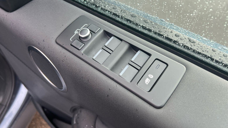 Land Rover Discovery Sport 2.0 SD4 240 SE 5dr Auto [5 Seat] Diesel Station Wagon